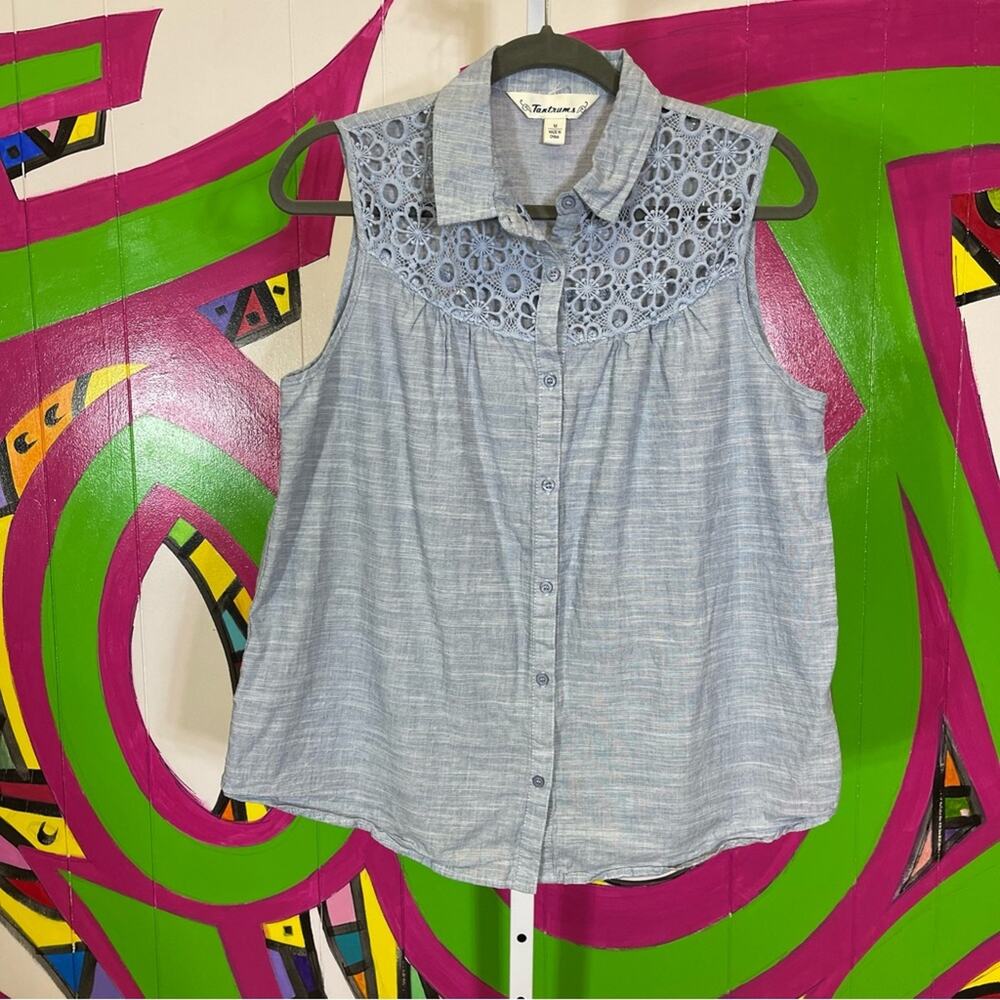Tantrums, Sky Blue Sleeveless Lace Button Up Top, Size Medium. Excellent cond!
